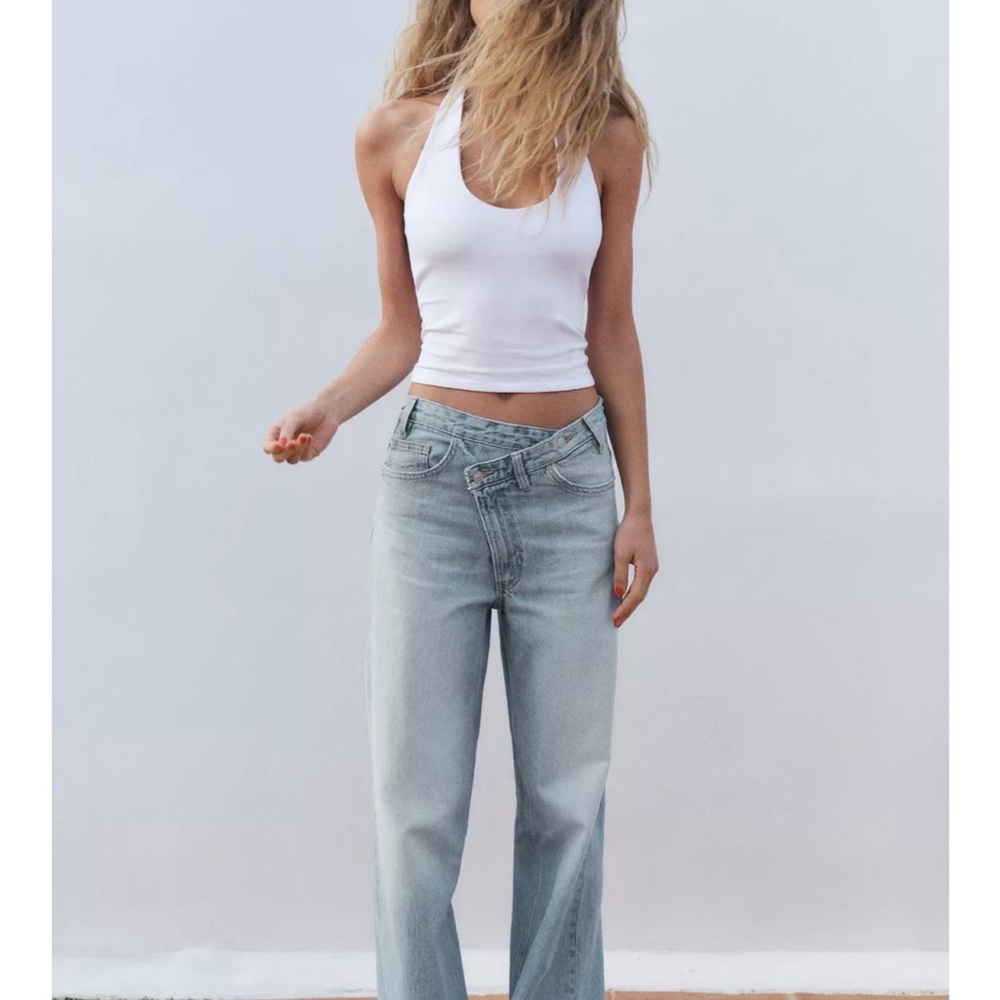 Zara heather top with a round neckline. Open back